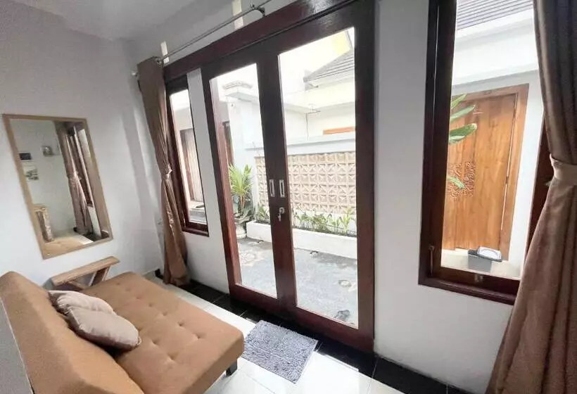 ペンション Lagriya Guest House