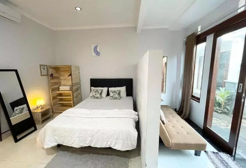 ペンション Lagriya Guest House
