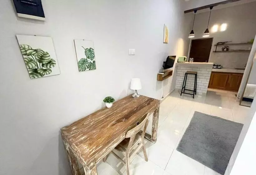 ペンション Lagriya Guest House