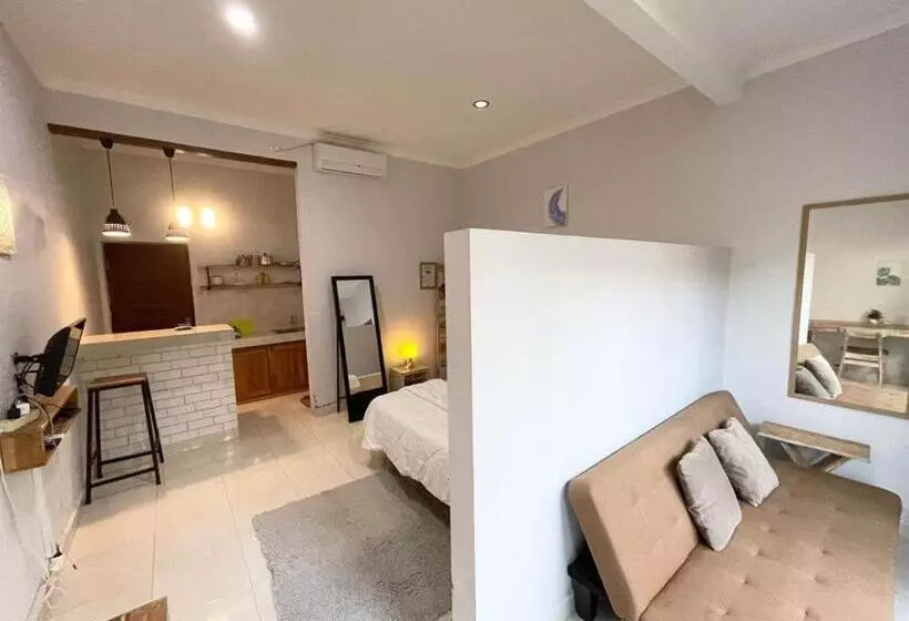 ペンション Lagriya Guest House
