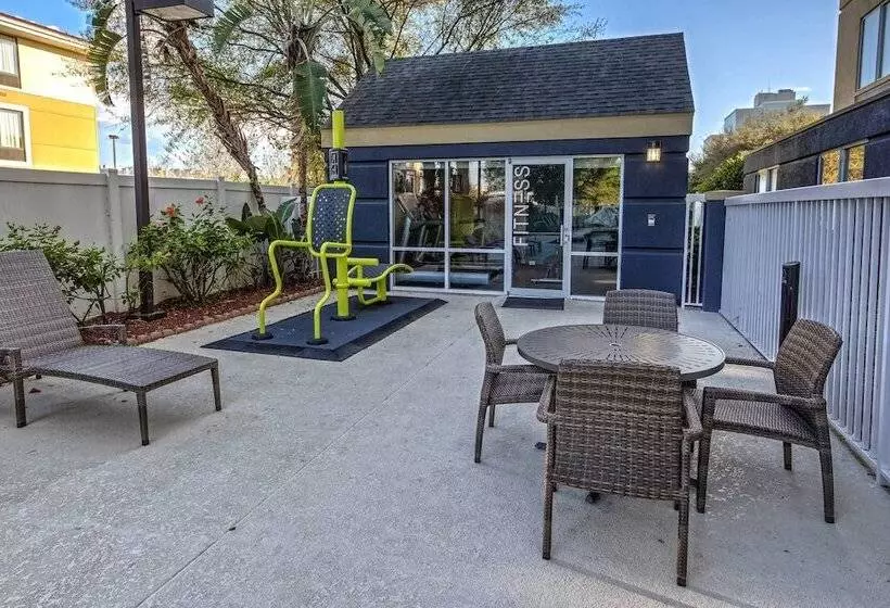 هتل Fairfield Inn And Suites By Marriott Orlando Near Universal Orlando