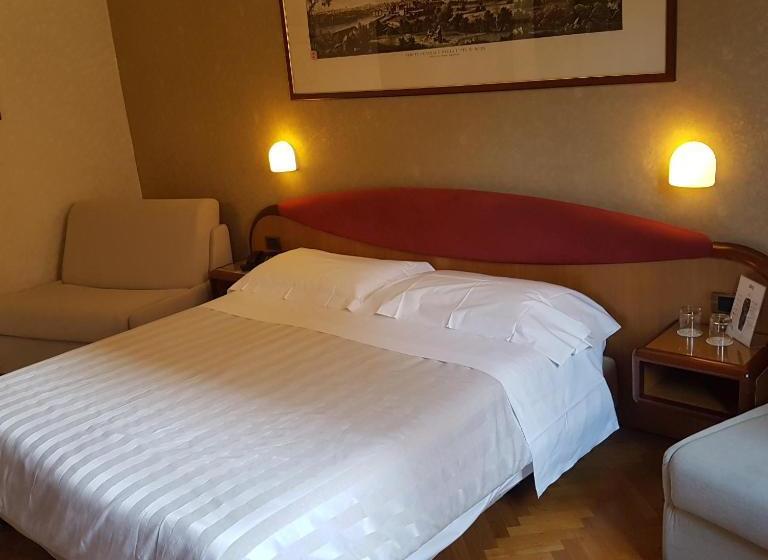 هتل Fori Imperiali Cavalieri