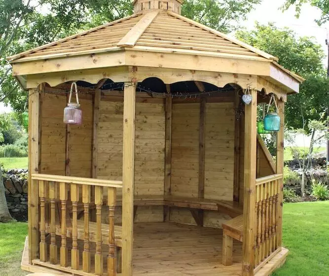 Отель Lake House