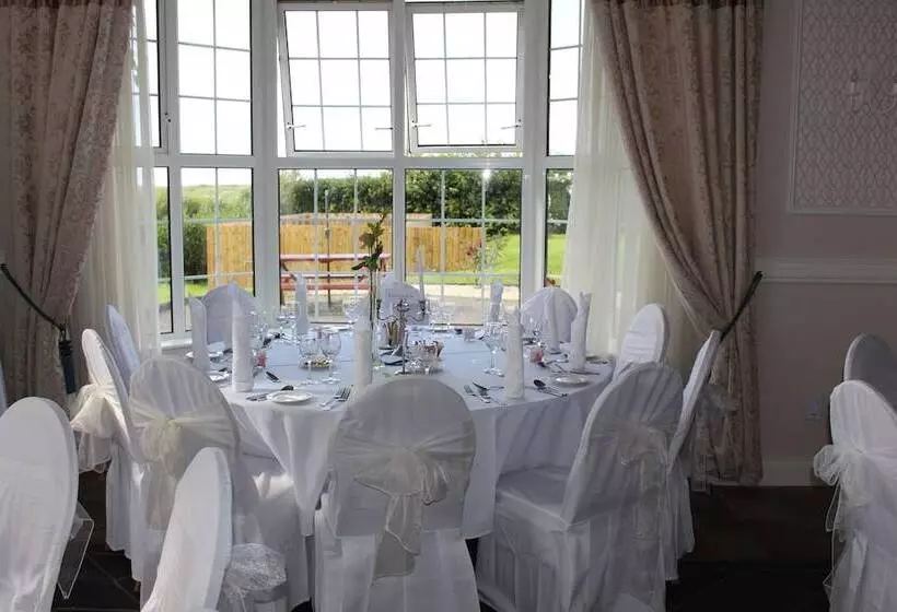 Отель Lake House