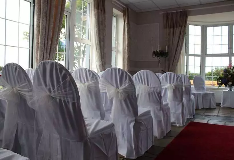 Отель Lake House