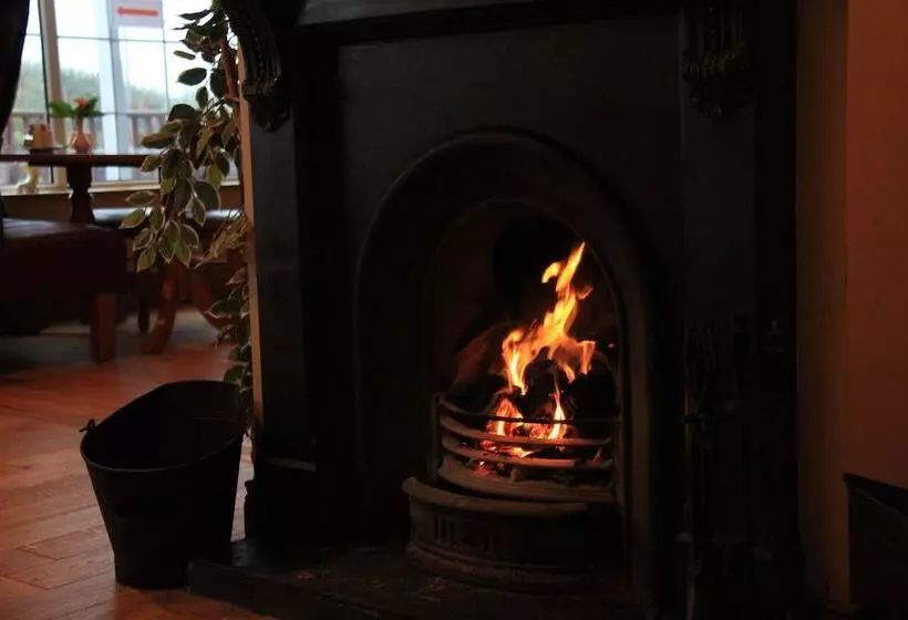 Отель Lake House