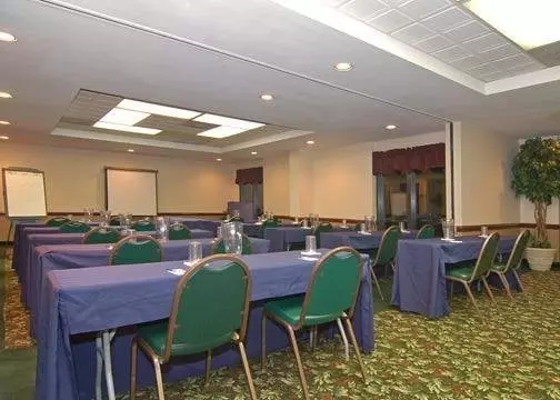 호텔 Quality Inn & Suites Biltmore South  