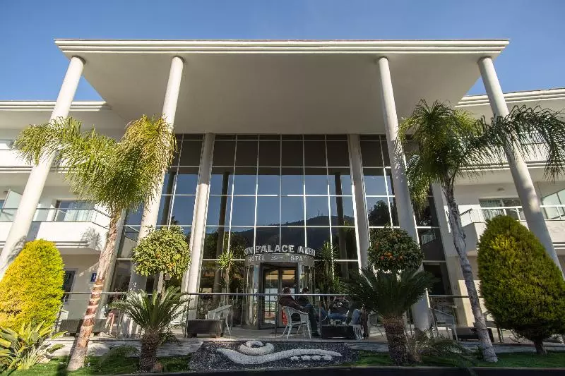 בית מלון כפרי Sun Palace Albir & Spa