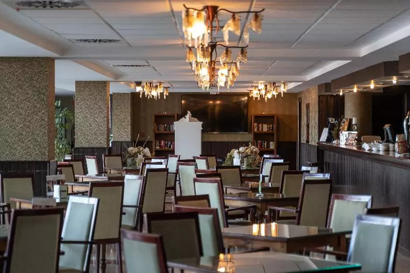 בית מלון כפרי Sun Palace Albir & Spa