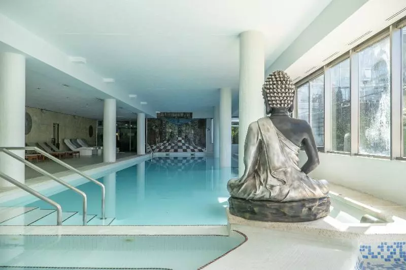 בית מלון כפרי Sun Palace Albir & Spa