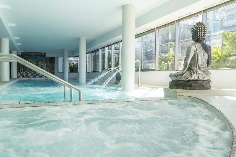 בית מלון כפרי Sun Palace Albir & Spa