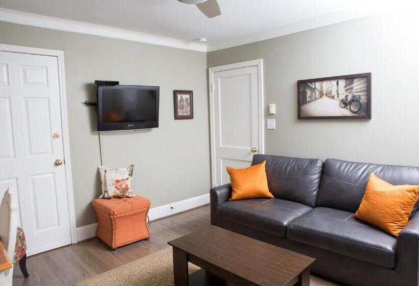 Отель Burke Manor Inn & Pavilion