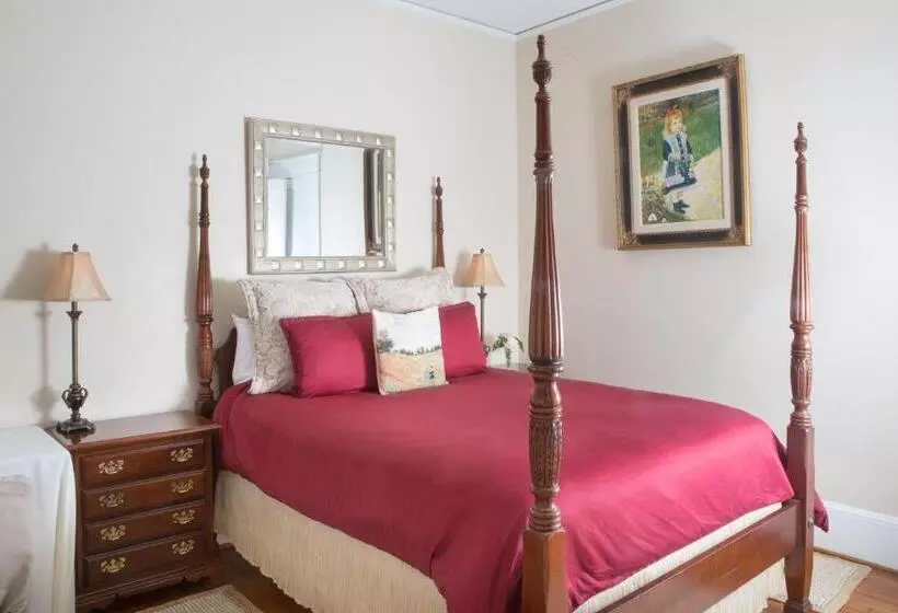 Hotelli Burke Manor Inn & Pavilion