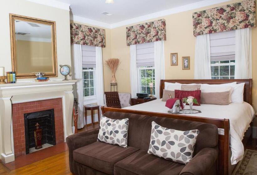 Отель Burke Manor Inn & Pavilion