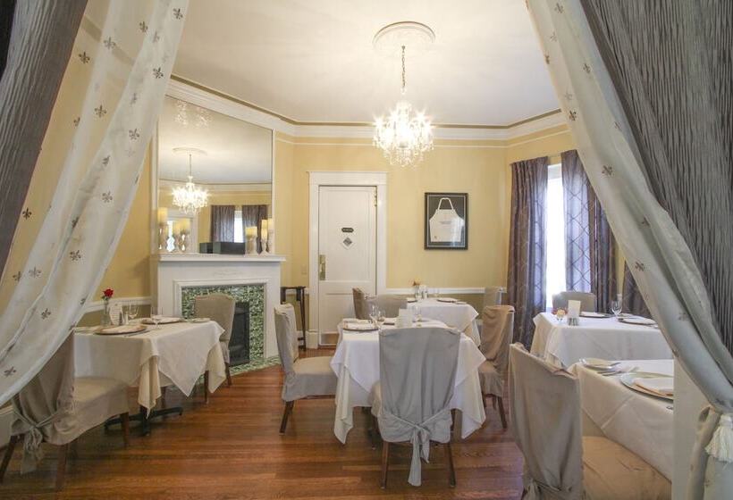 Отель Burke Manor Inn & Pavilion