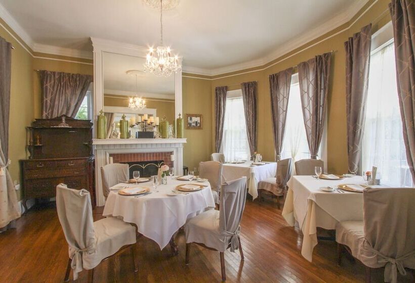 Отель Burke Manor Inn & Pavilion