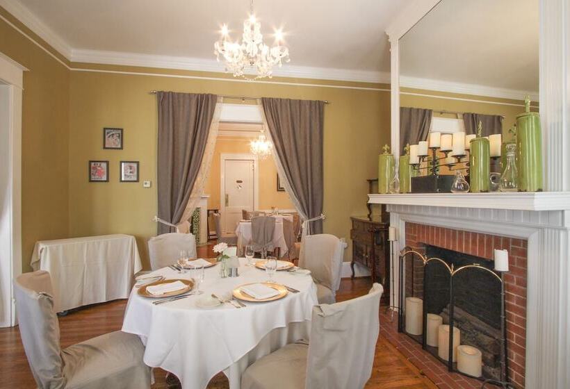 Отель Burke Manor Inn & Pavilion