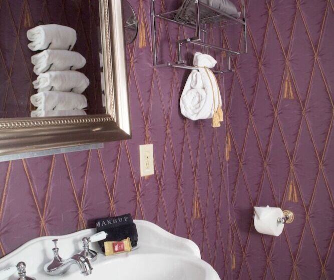 Отель Burke Manor Inn & Pavilion