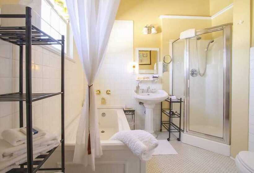 Отель Burke Manor Inn & Pavilion