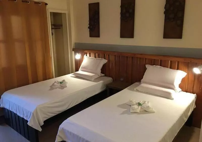 ホテル Ferellee Beach Front Inn