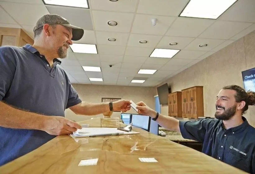 Hotelli Target Hospitality   Mentone Skillman Station Lodge