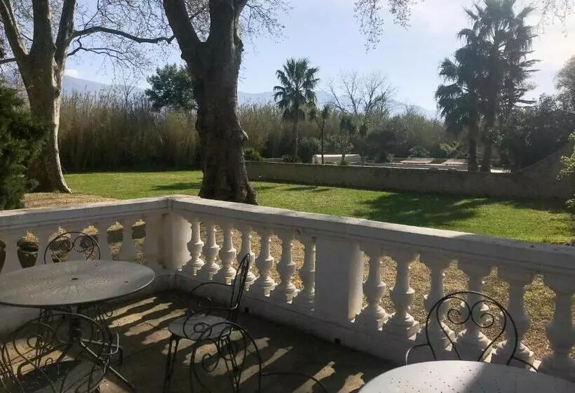 Aamiaismajoitus (B&B) Domaine Castell De Blés