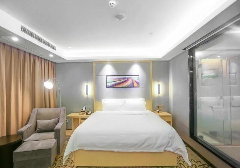 Lavande Hotel Nanchang Bayi Square Branch