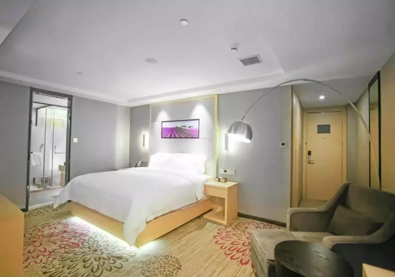 Lavande Hotel Nanchang Bayi Square Branch