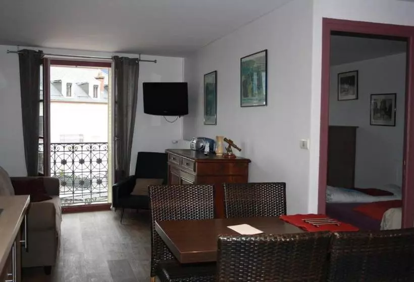 هتل Les Meublés De La Mère Michaud