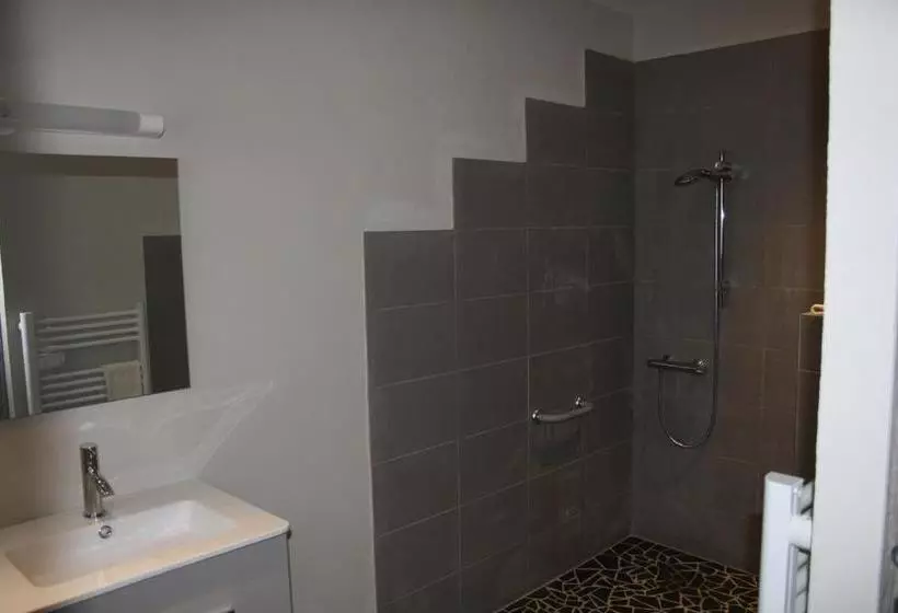 هتل Les Meublés De La Mère Michaud