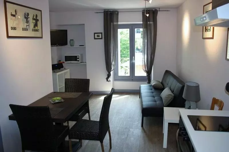 هتل Les Meublés De La Mère Michaud