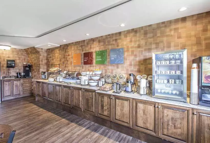 Отель Comfort Inn   Gander