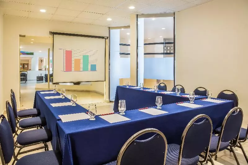 בית מלון כפרי Fiesta Inn Aguascalientes