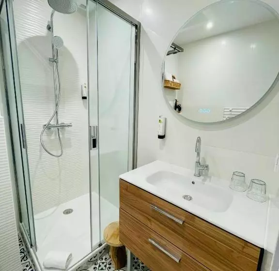 Hotelli La Caravelle Logis