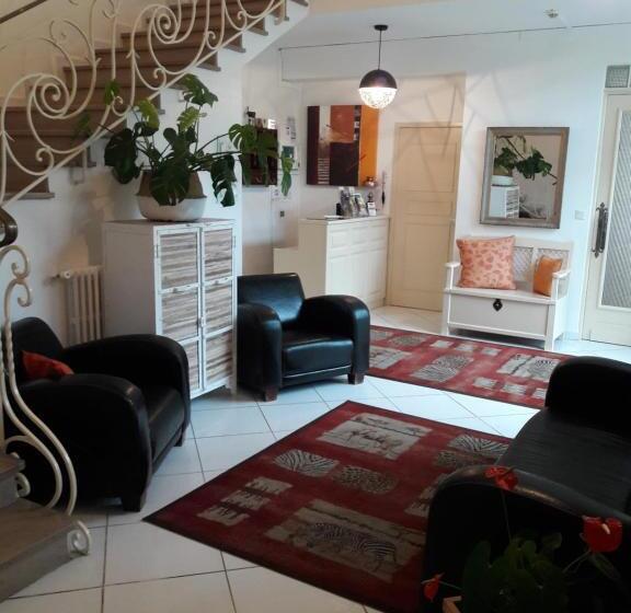 Отель La Caravelle Logis