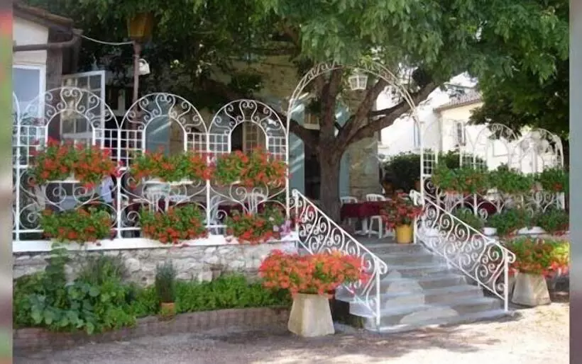 Logis Hotels   La Table D Antan   Hôtel 2 étoiles Et Restaurant