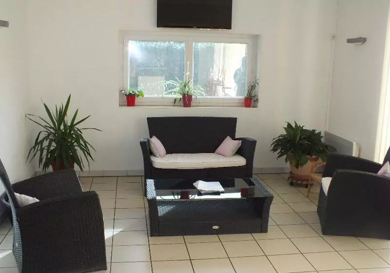 호텔 Logis Hôtel Le Clos Saint Loup