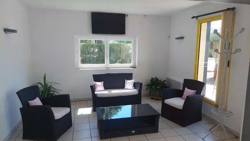 호텔 Logis Hôtel Le Clos Saint Loup