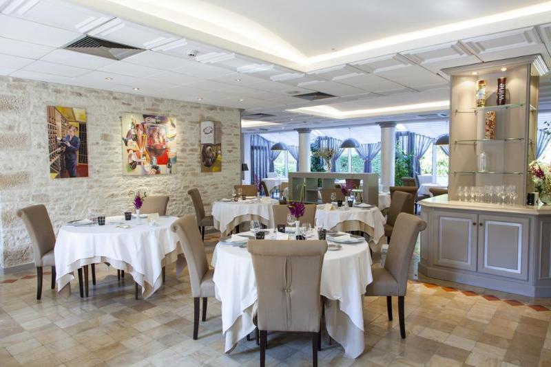 Hotel Logis Hostellerie Des Clos Et Restaurant Bistrot Des Grands Crus