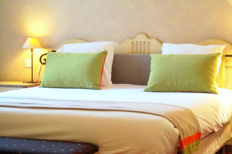 Hotel Logis Hostellerie Des Clos Et Restaurant Bistrot Des Grands Crus