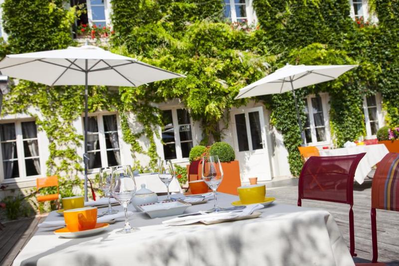 Hotel Logis Hostellerie Des Clos Et Restaurant Bistrot Des Grands Crus