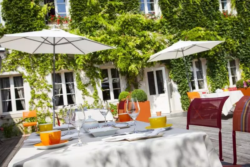 Отель Logis Hostellerie Des Clos Et Restaurant Bistrot Des Grands Crus