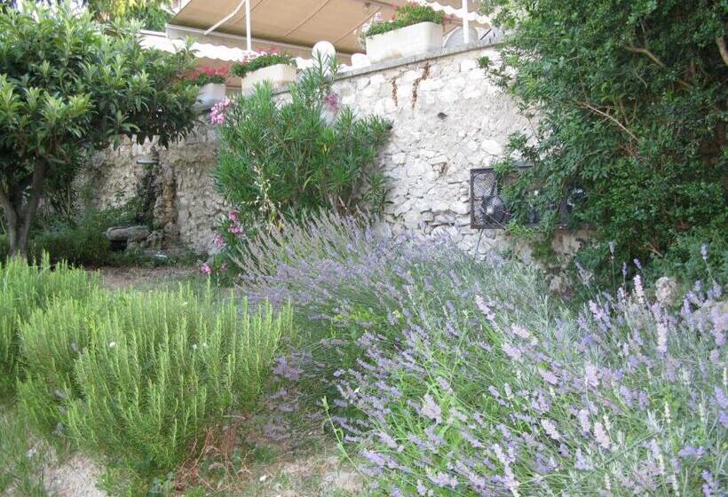 호텔 Logis Hôtel Restaurant Les Géraniums