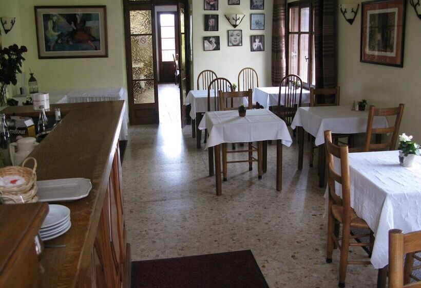 호텔 Logis Hôtel Restaurant Les Géraniums