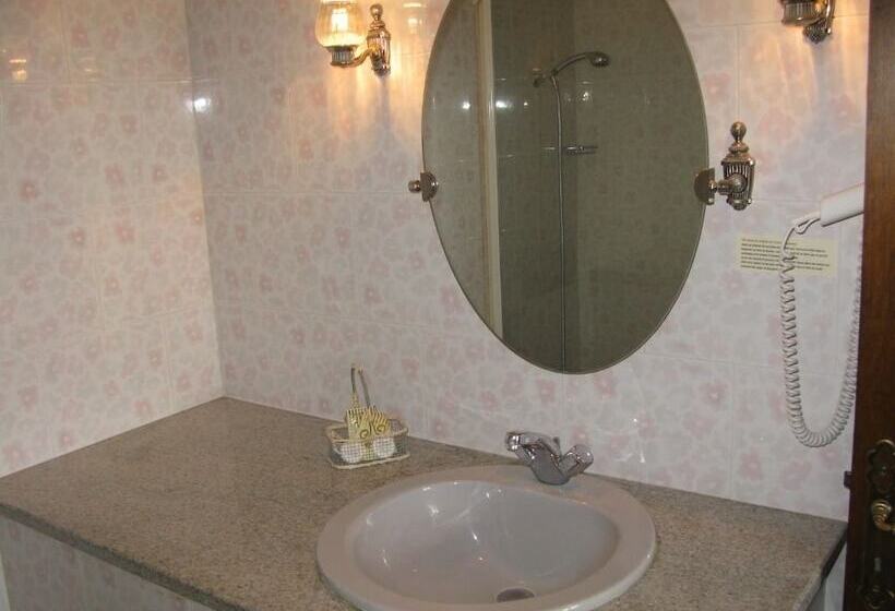 호텔 Logis Hôtel Restaurant Les Géraniums