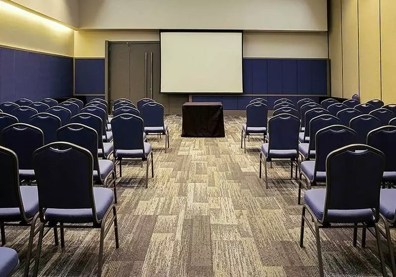 בית מלון כפרי Pullman Sao Paulo Guarulhos Airport