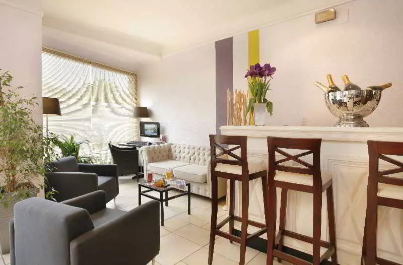 Inter Hotel Le Grillon D'or