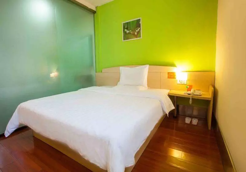 هتل 7 Days Inn Shenzhen Airport Hourui Railway Station Branch