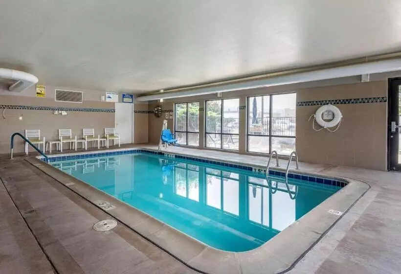 酒店 Comfort Inn & Suites