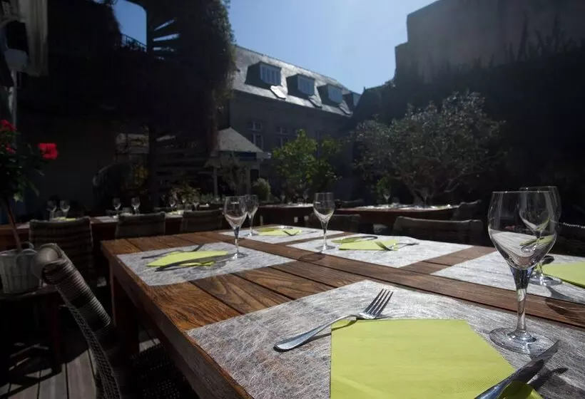 בית מלון כפרי Hôtel De France   Restaurant L Insolite